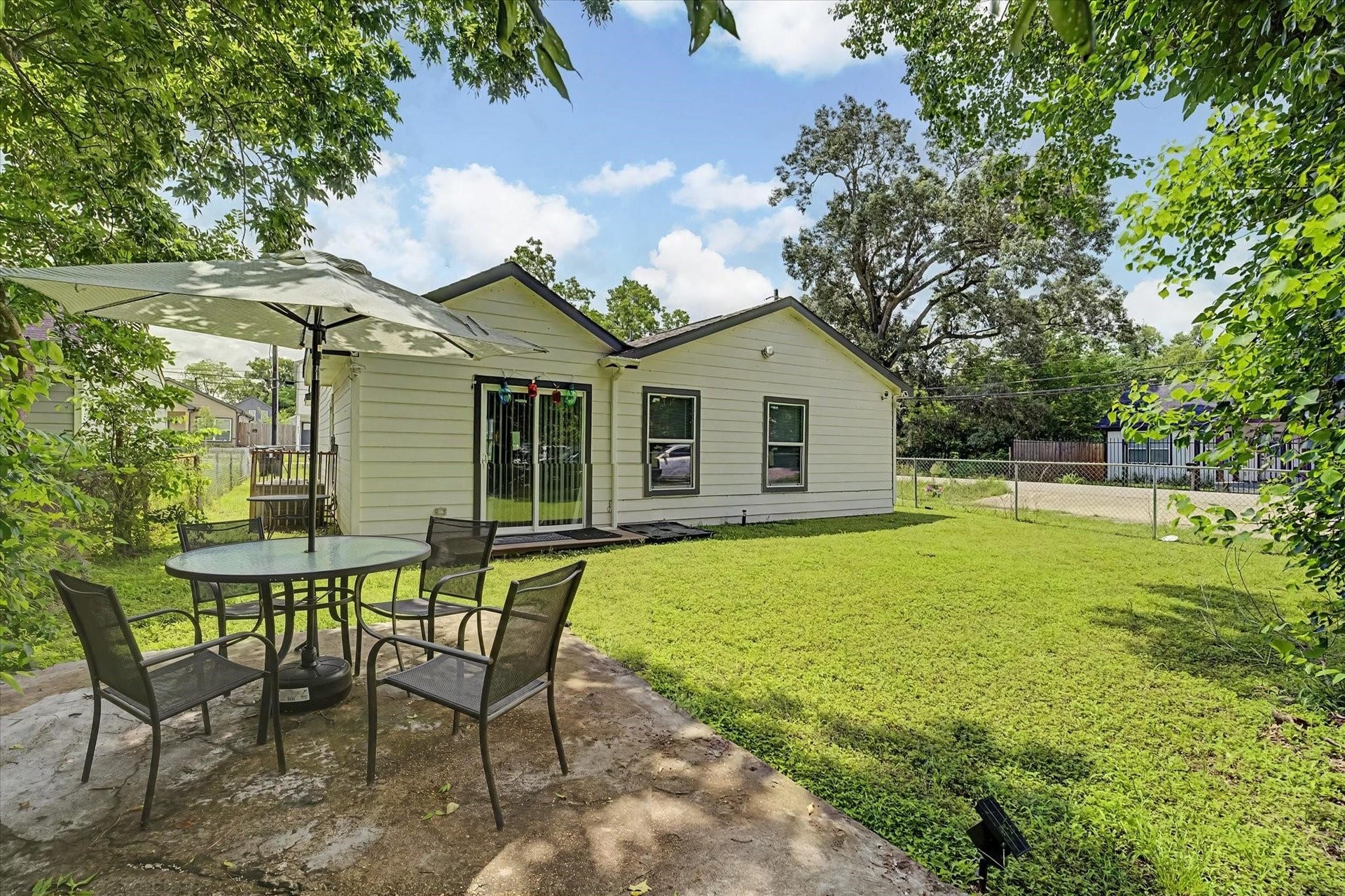 6834 New York Street, Houston, TX 77021 6834 New York Street, Houston, TX 77021