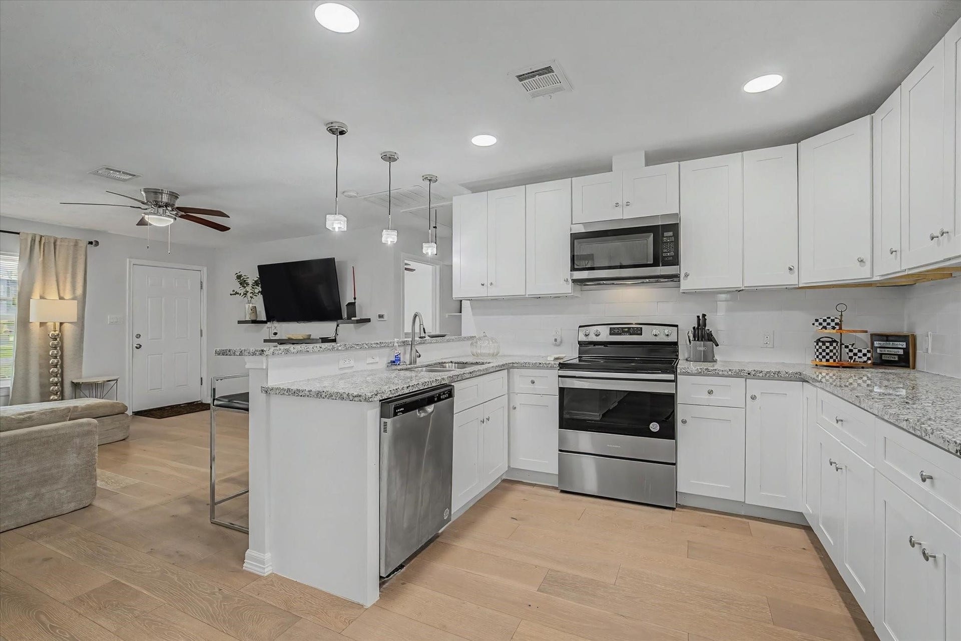 6834 New York Street, Houston, TX 77021 6834 New York Street, Houston, TX 77021