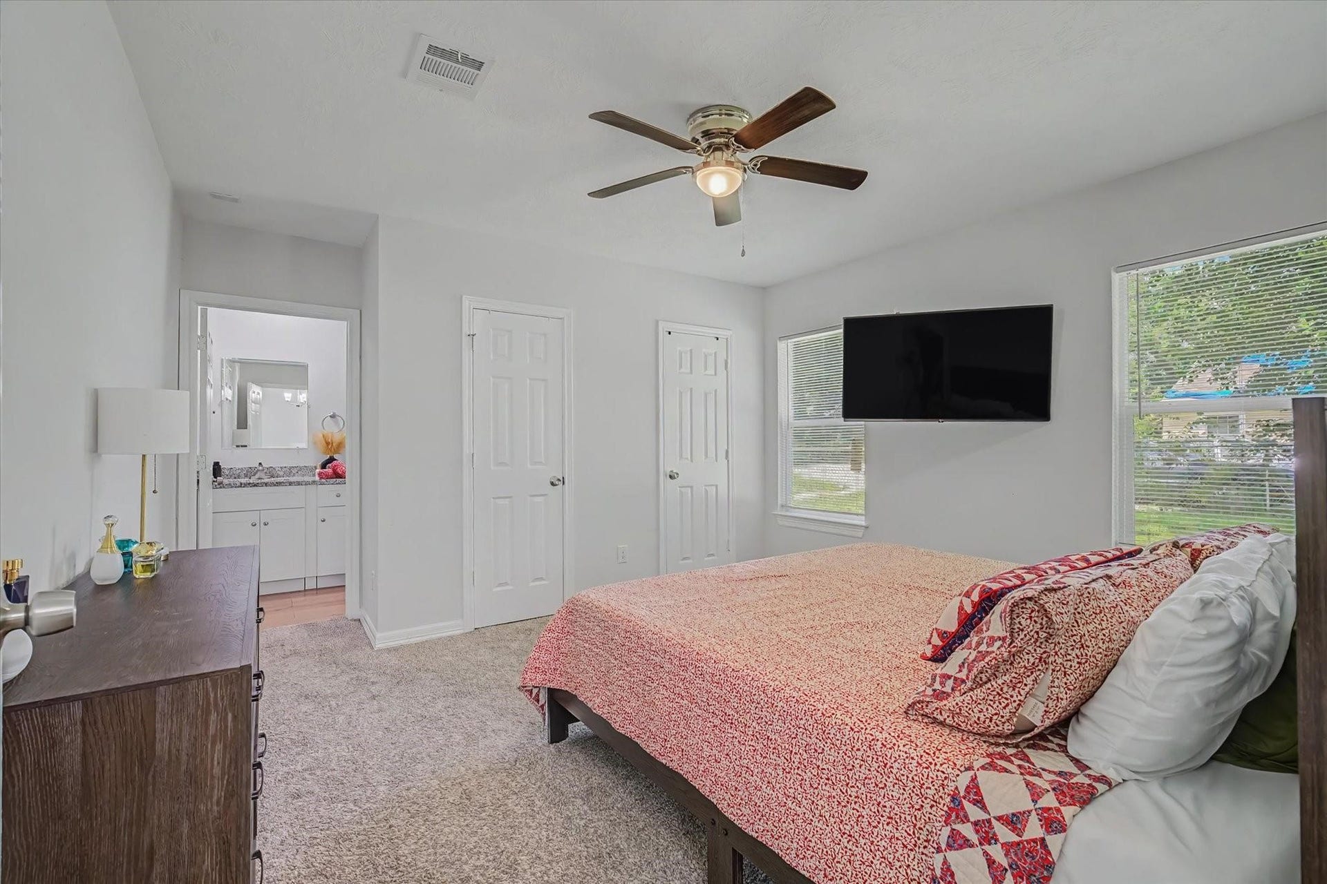 6834 New York Street, Houston, TX 77021 6834 New York Street, Houston, TX 77021