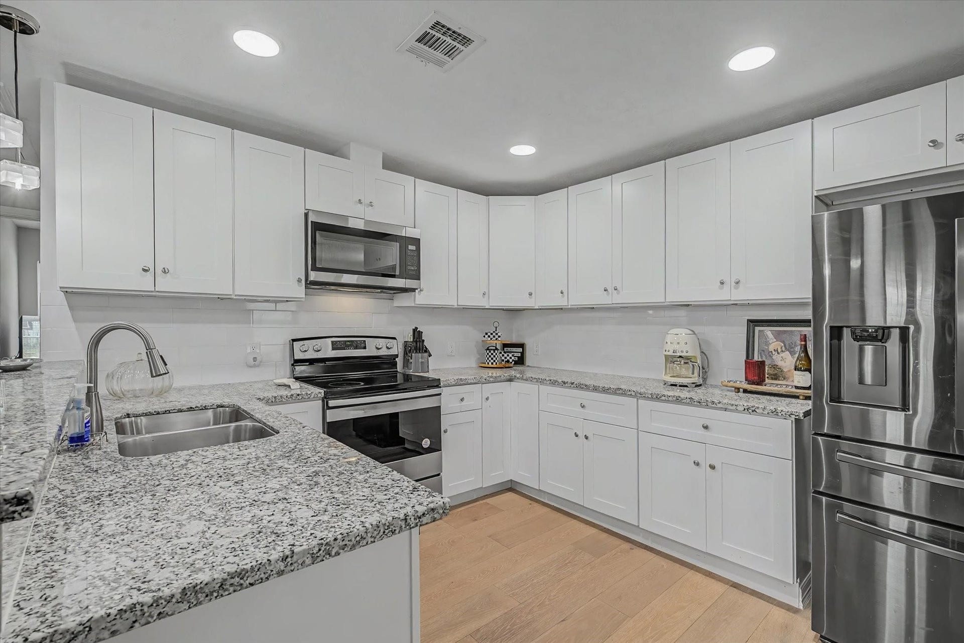 6834 New York Street, Houston, TX 77021 6834 New York Street, Houston, TX 77021