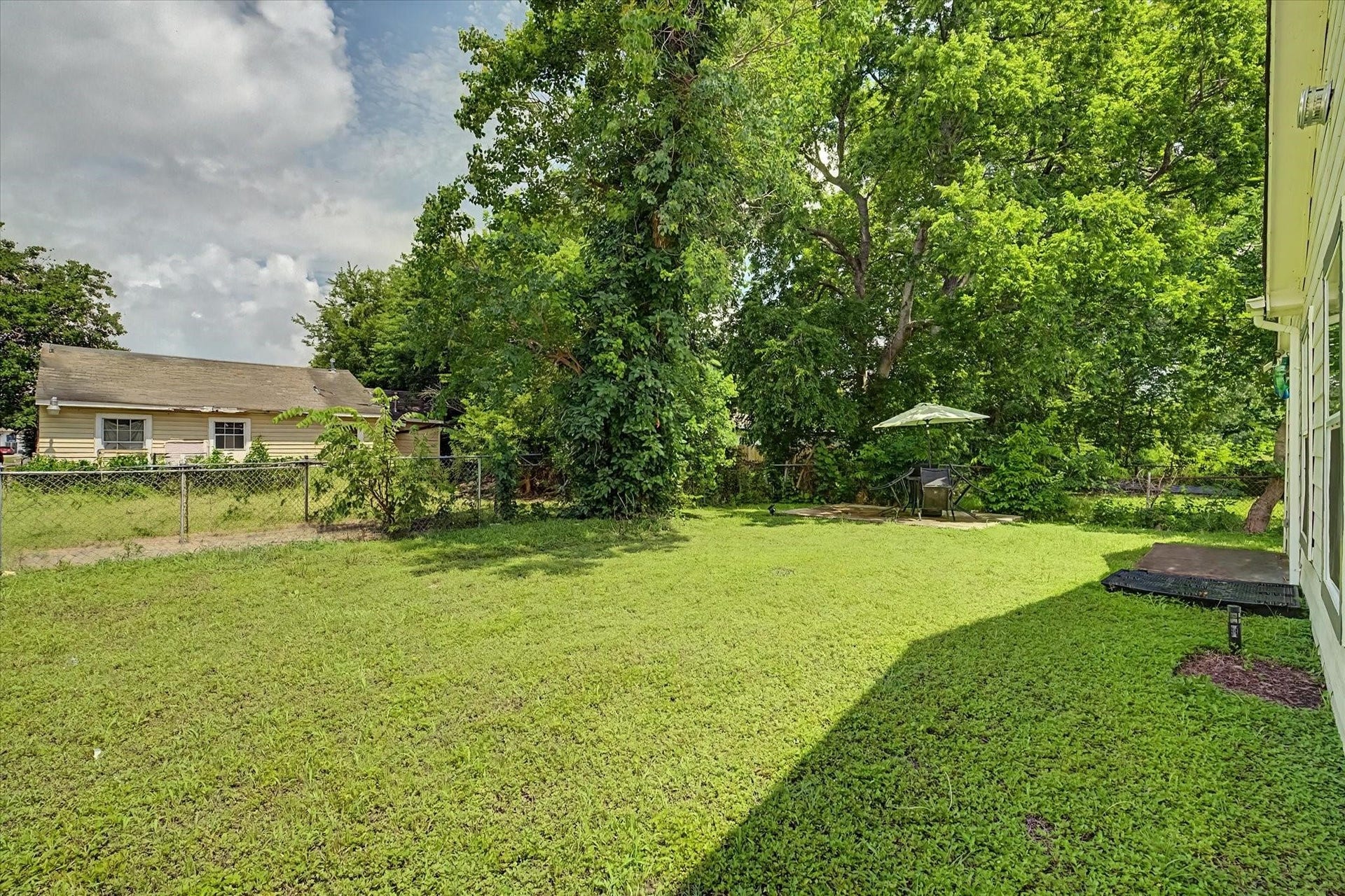 6834 New York Street, Houston, TX 77021 6834 New York Street, Houston, TX 77021