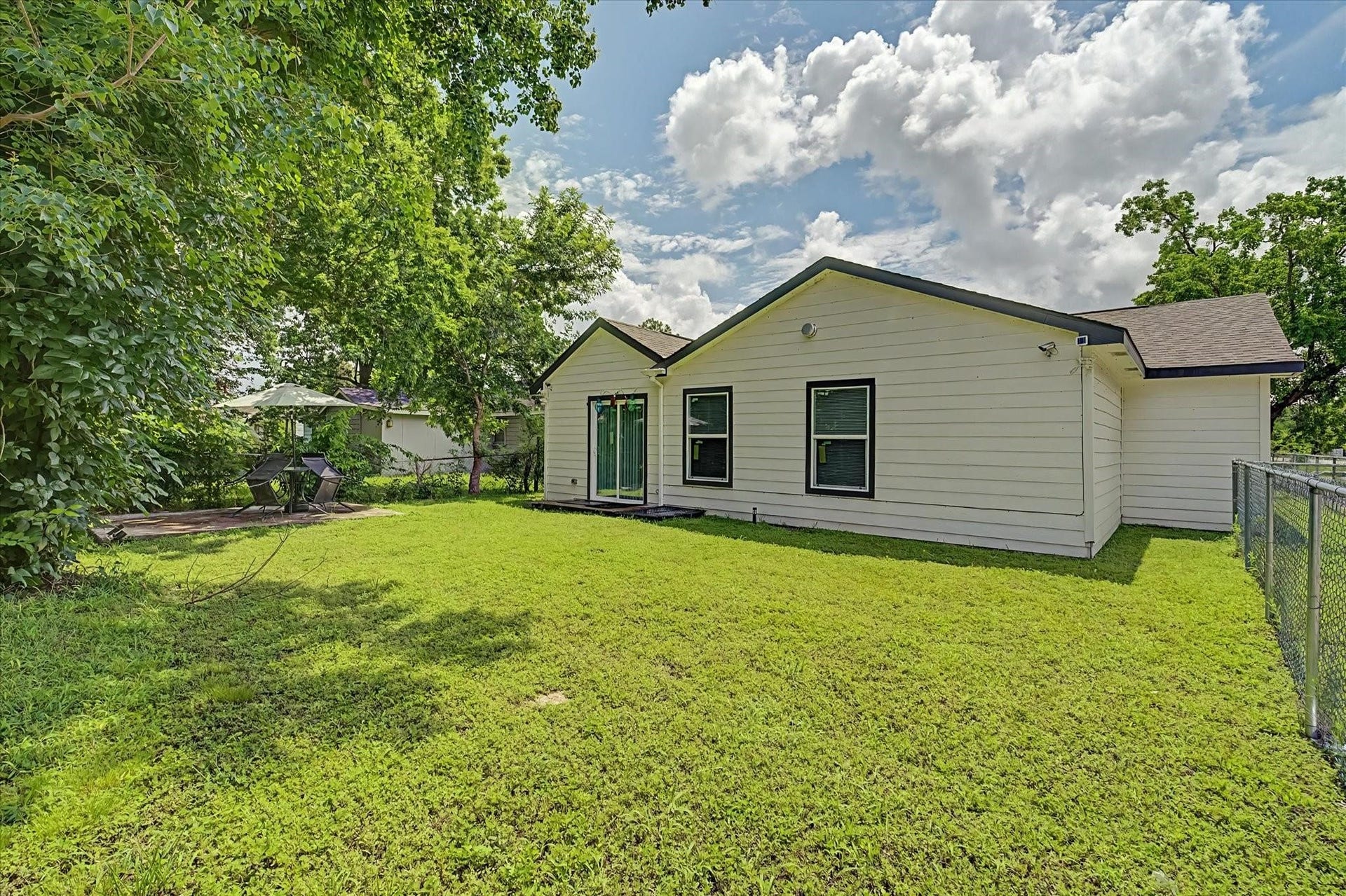 6834 New York Street, Houston, TX 77021 6834 New York Street, Houston, TX 77021