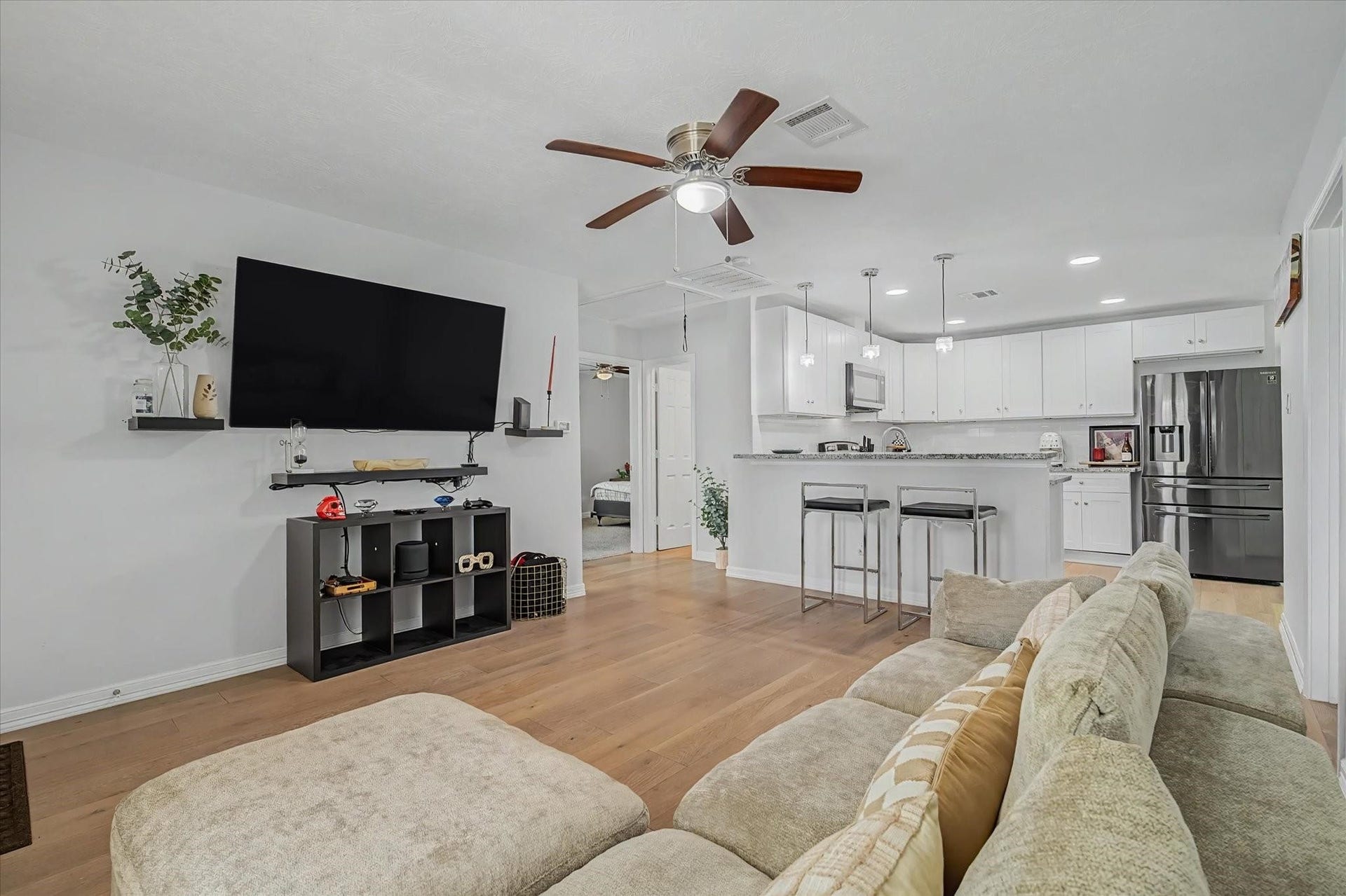 6834 New York Street, Houston, TX 77021 6834 New York Street, Houston, TX 77021