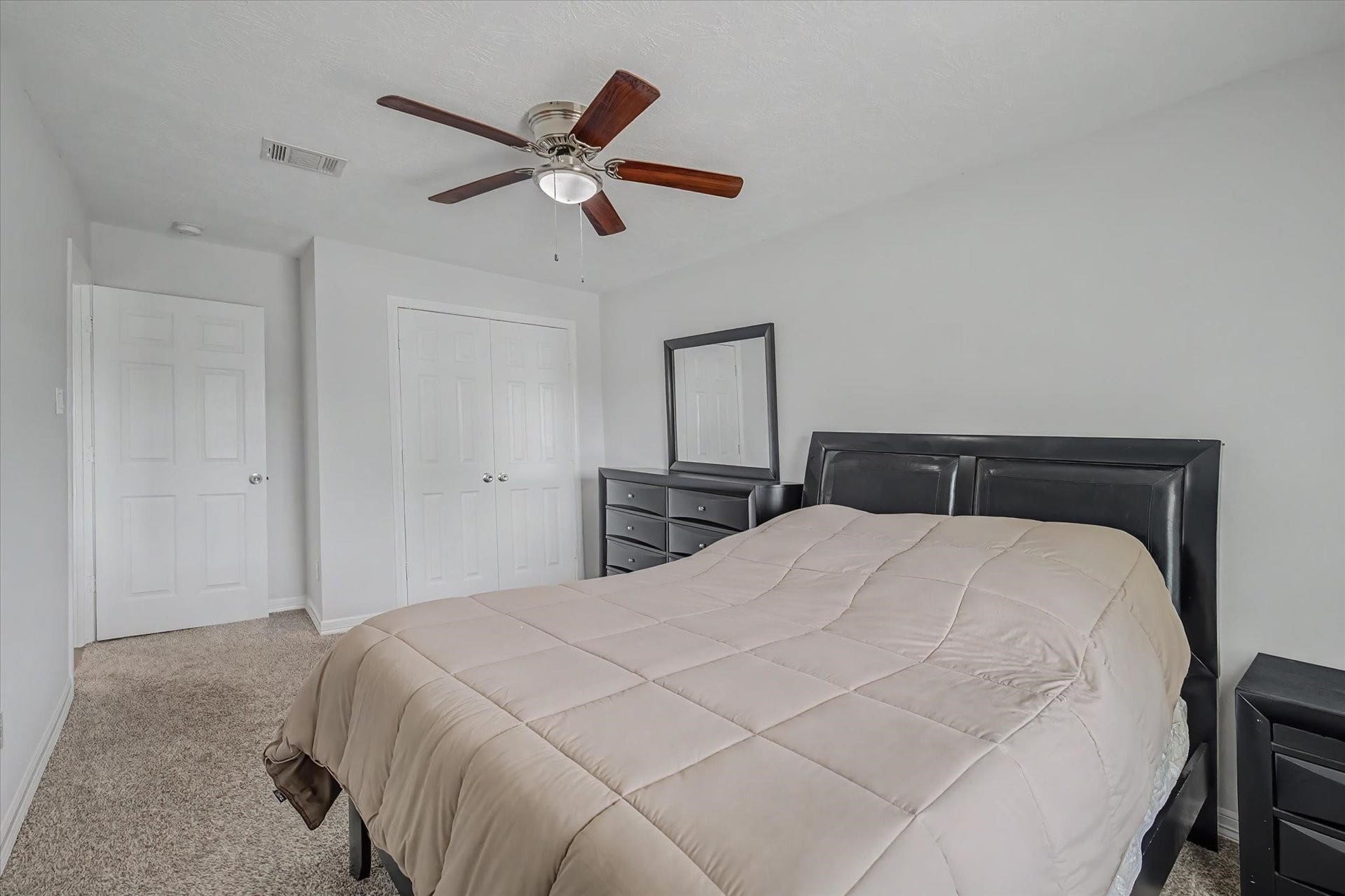 6834 New York Street, Houston, TX 77021 6834 New York Street, Houston, TX 77021