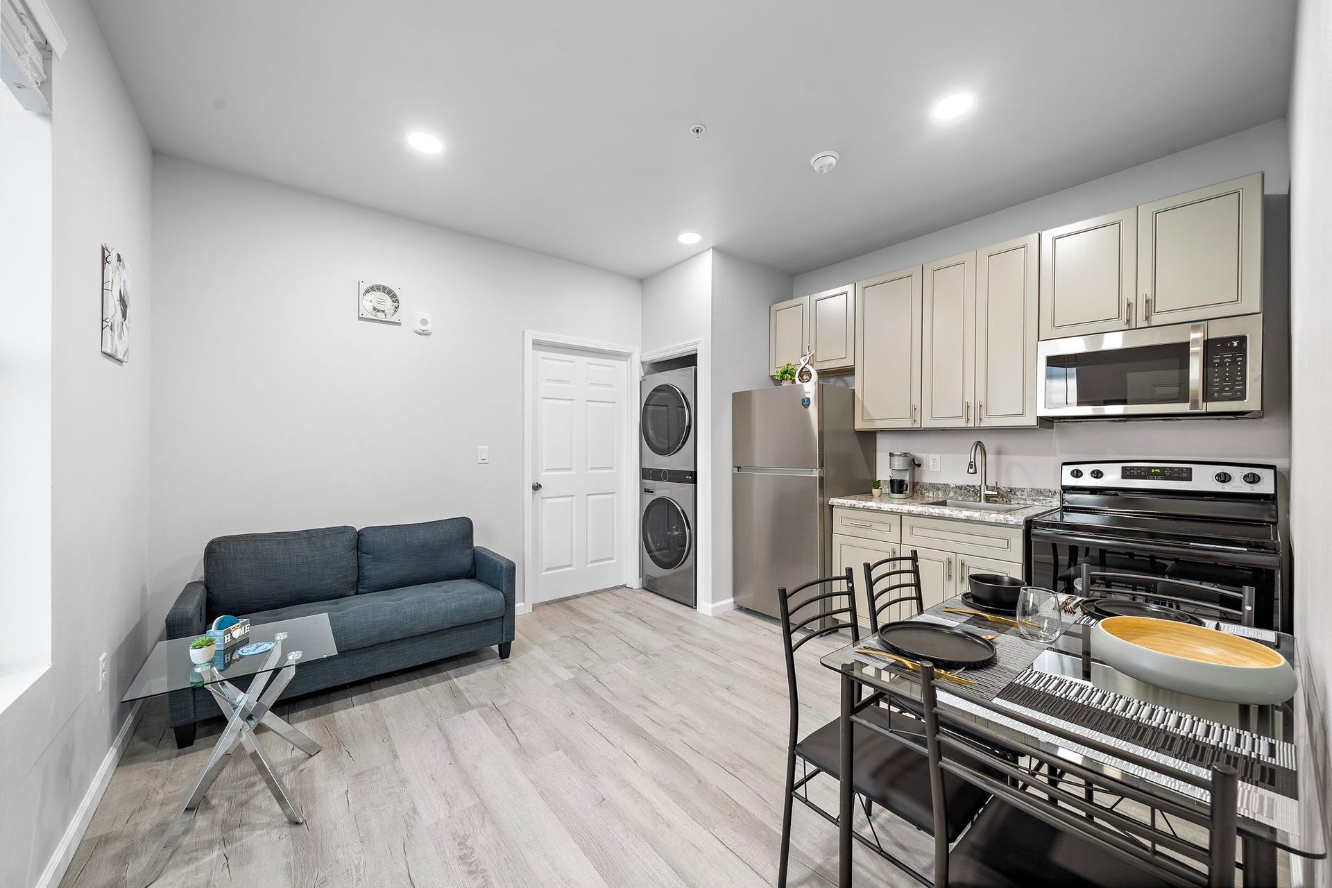 803 Avenue K Unit F, Galveston, TX 77550 803 Avenue K Unit F, Galveston, TX 77550
