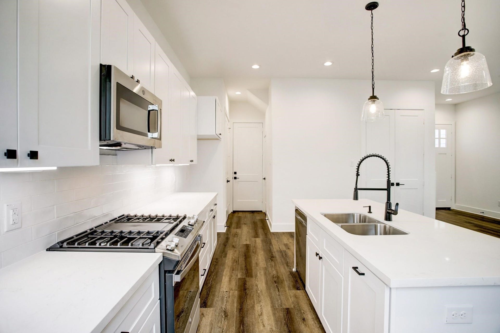 1220 Mcneil Street, Houston, TX 77009 Kitchen