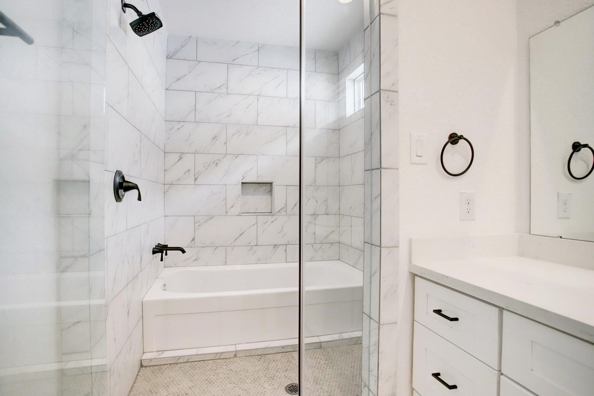 1220 Mcneil Street, Houston, TX 77009 Bathroom