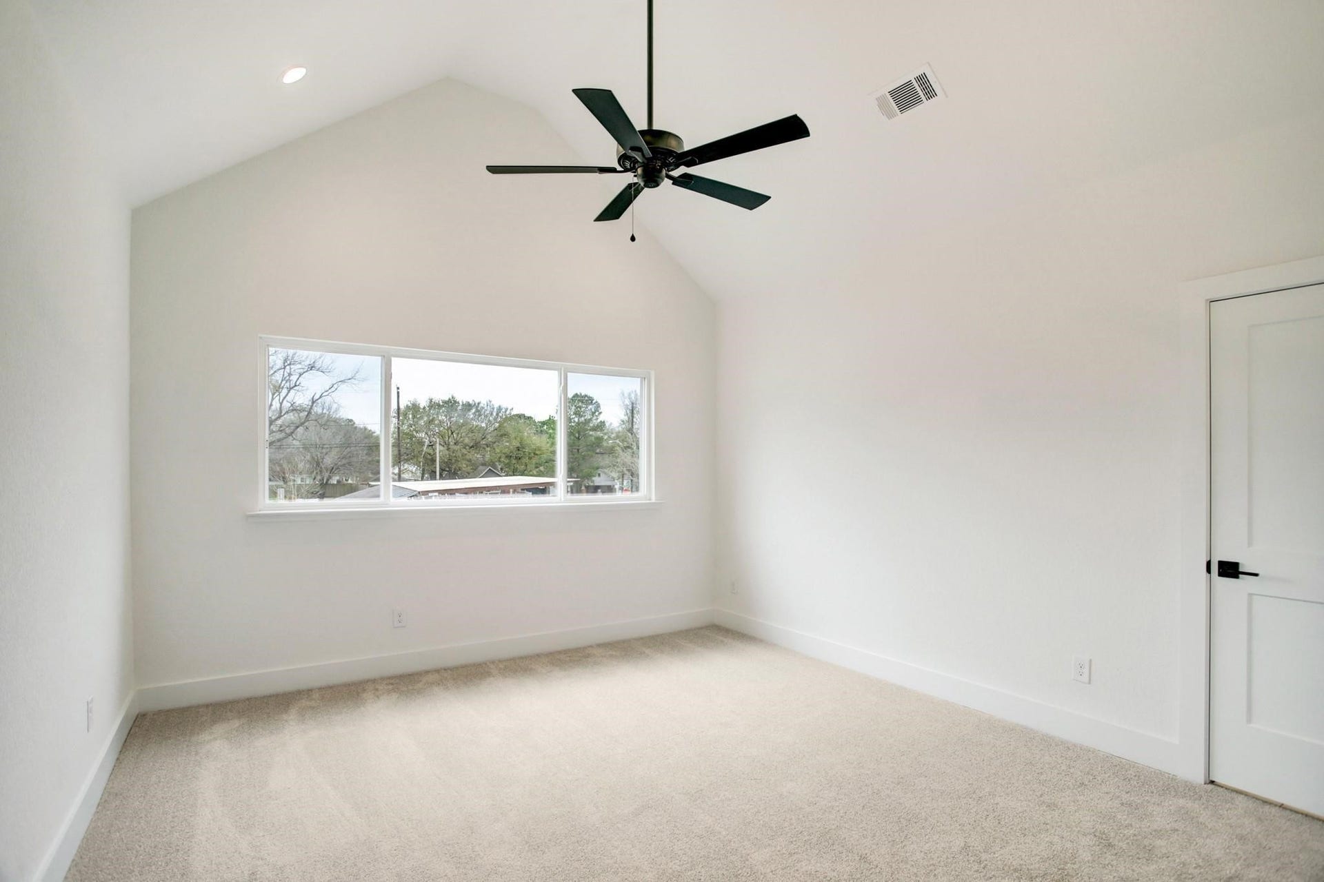 1220 Mcneil Street, Houston, TX 77009 Room