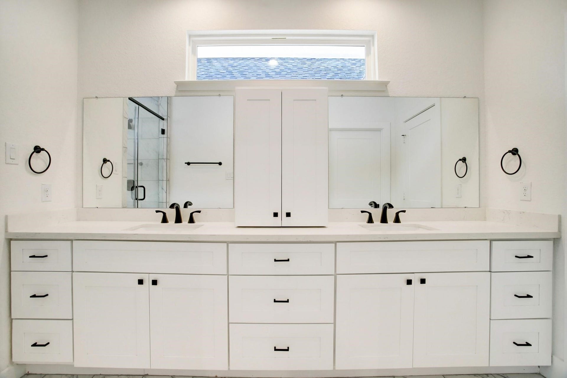 1220 Mcneil Street, Houston, TX 77009 Master Bathroom