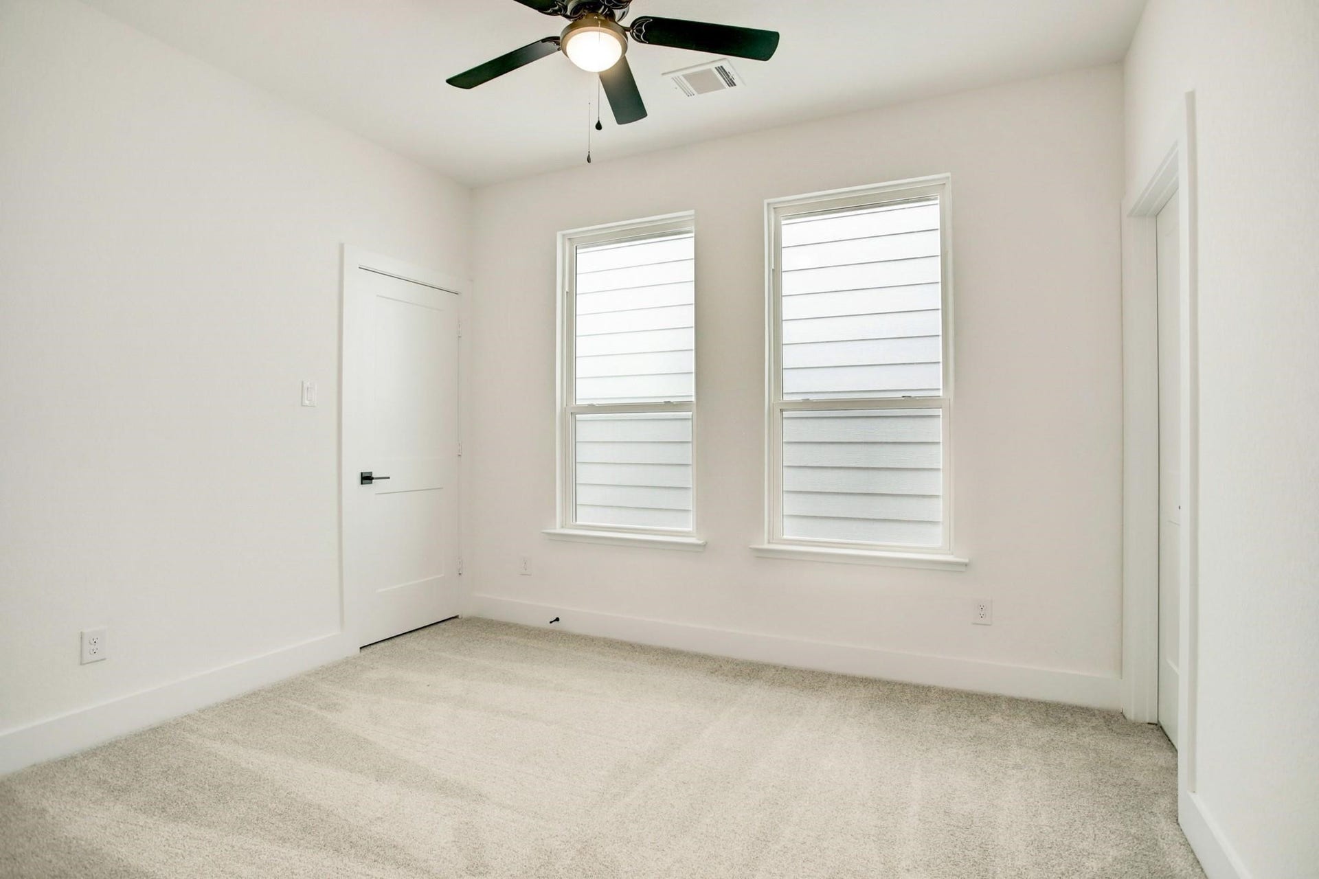 1220 Mcneil Street, Houston, TX 77009 Room