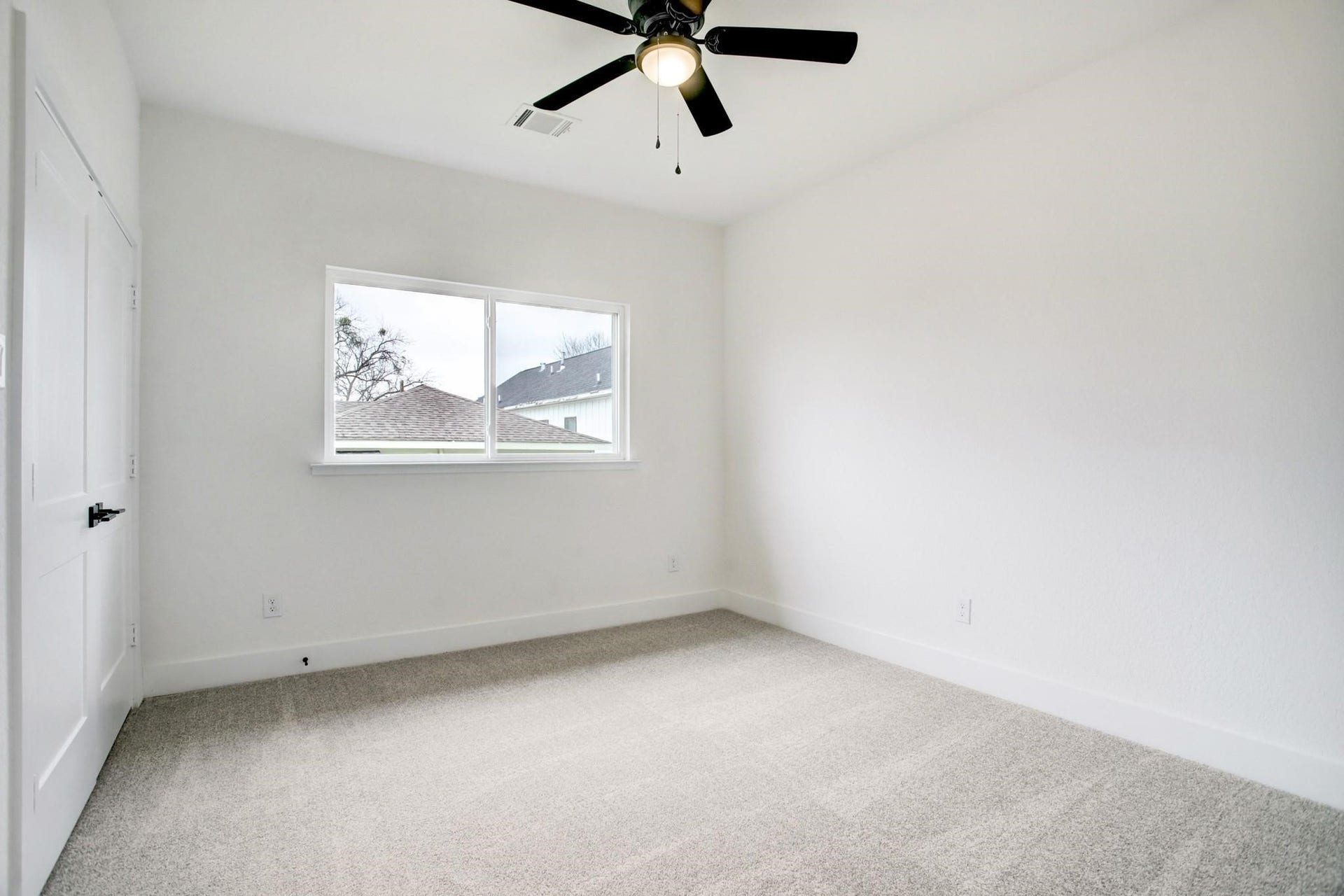 1220 Mcneil Street, Houston, TX 77009 Room