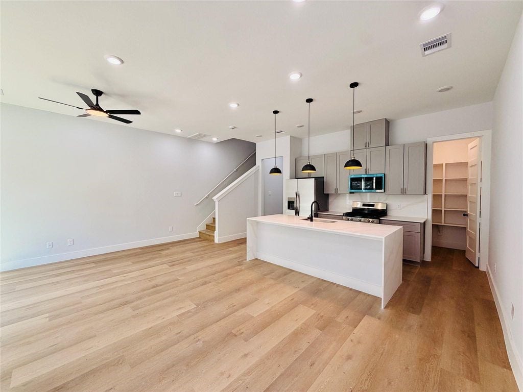 1418 Buescher Drive, Houston, TX 77043 1418 Buescher Drive, Houston, TX 77043