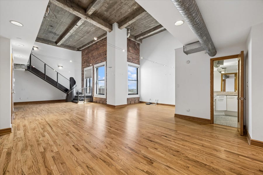 Property photo for 915 Franklin Street, #9L, Houston, TX