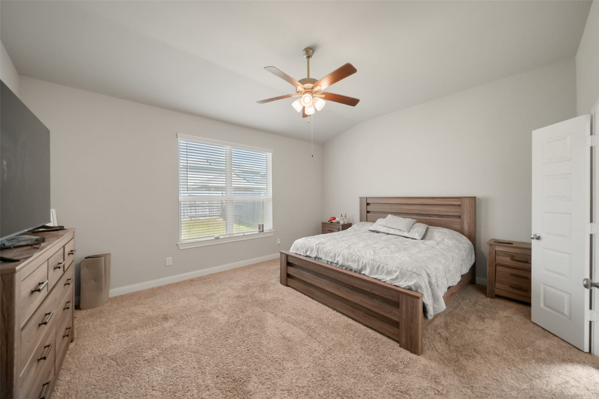 831 Cloverdale Drive, Rosharon, TX 77583 Primary Bedroom