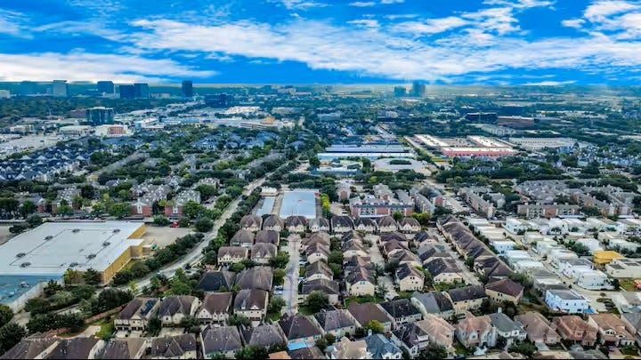 11631 Royal Oaks View, Houston, TX 77082 11631 Royal Oaks View, Houston, TX 77082