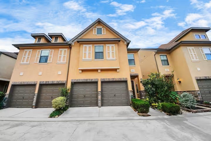 11631 Royal Oaks View, Houston, TX 77082 11631 Royal Oaks View, Houston, TX 77082