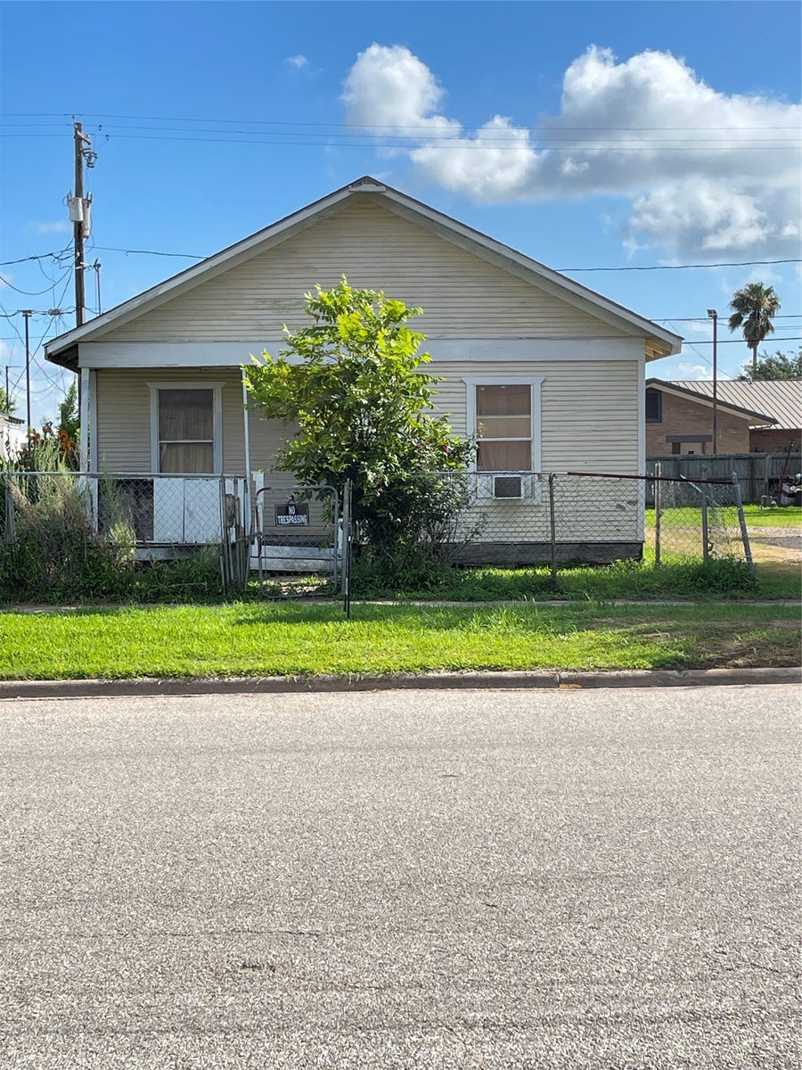 Property photo for 1022 W Broad Street, Freeport, TX