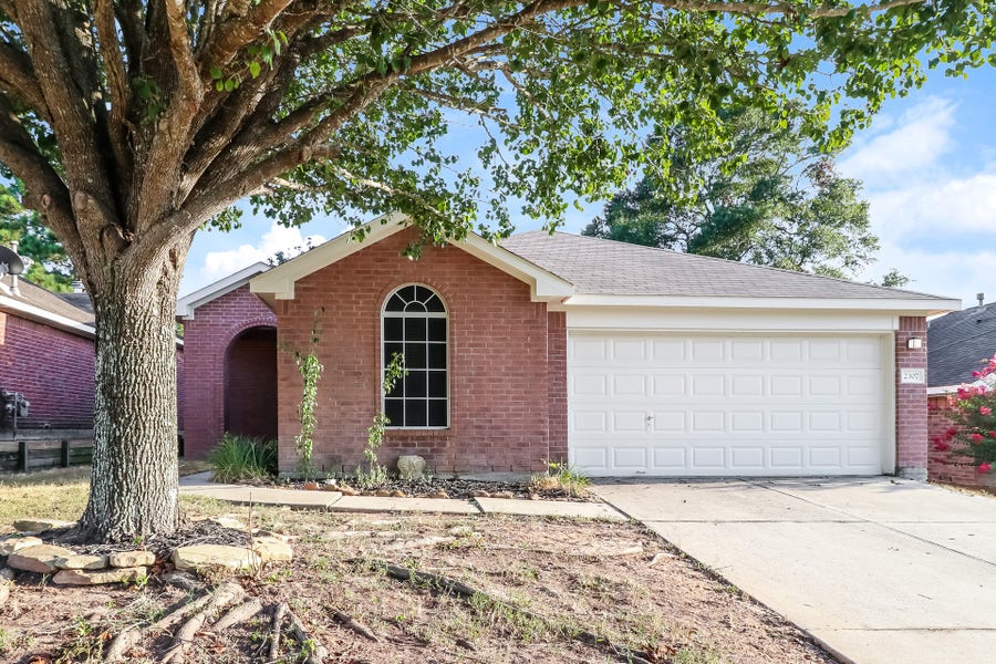 Property photo for 2307 Jefferson Crossing Drive, Conroe, TX
