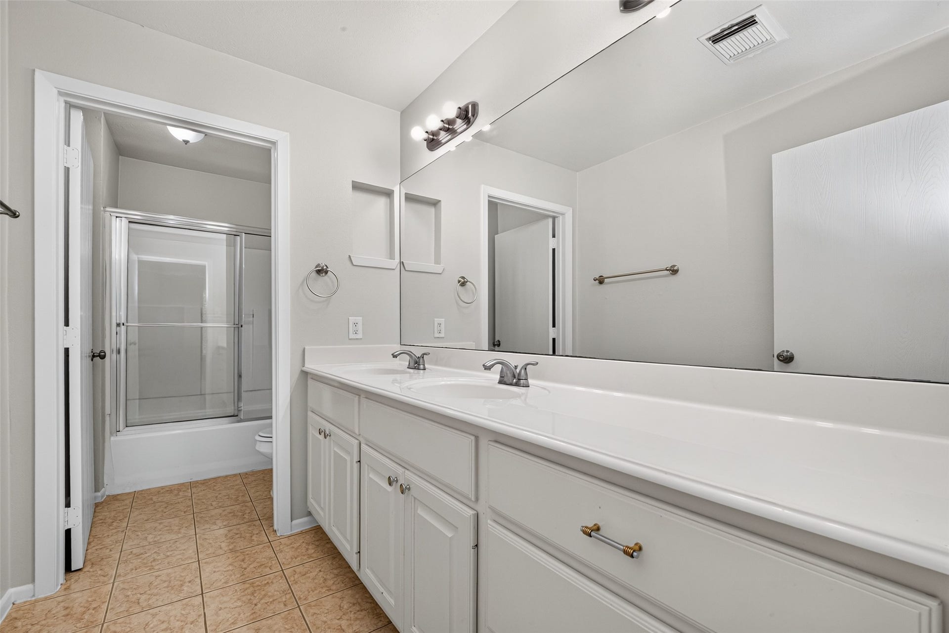 185 Maple Branch Street, The Woodlands, TX 77380 185 Maple Branch Street, The Woodlands, TX 77380