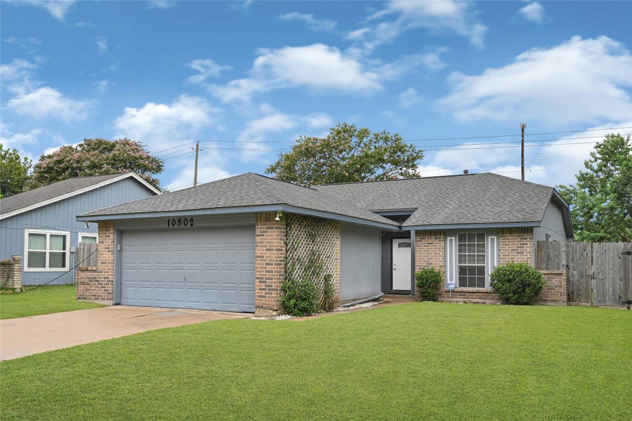 Property photo for 10802 Forest Leaf Drive, Sugar Land, TX