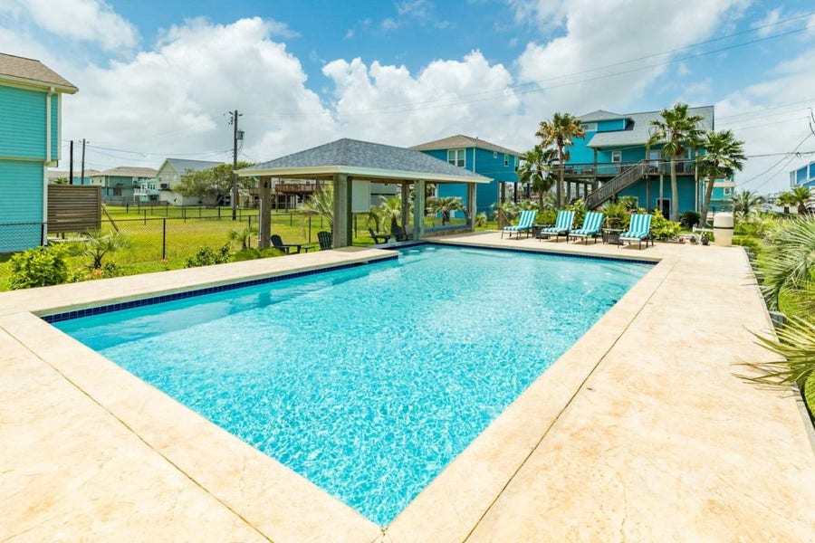 Property photo for 16515 Jolly Roger Road, Jamaica Beach, TX