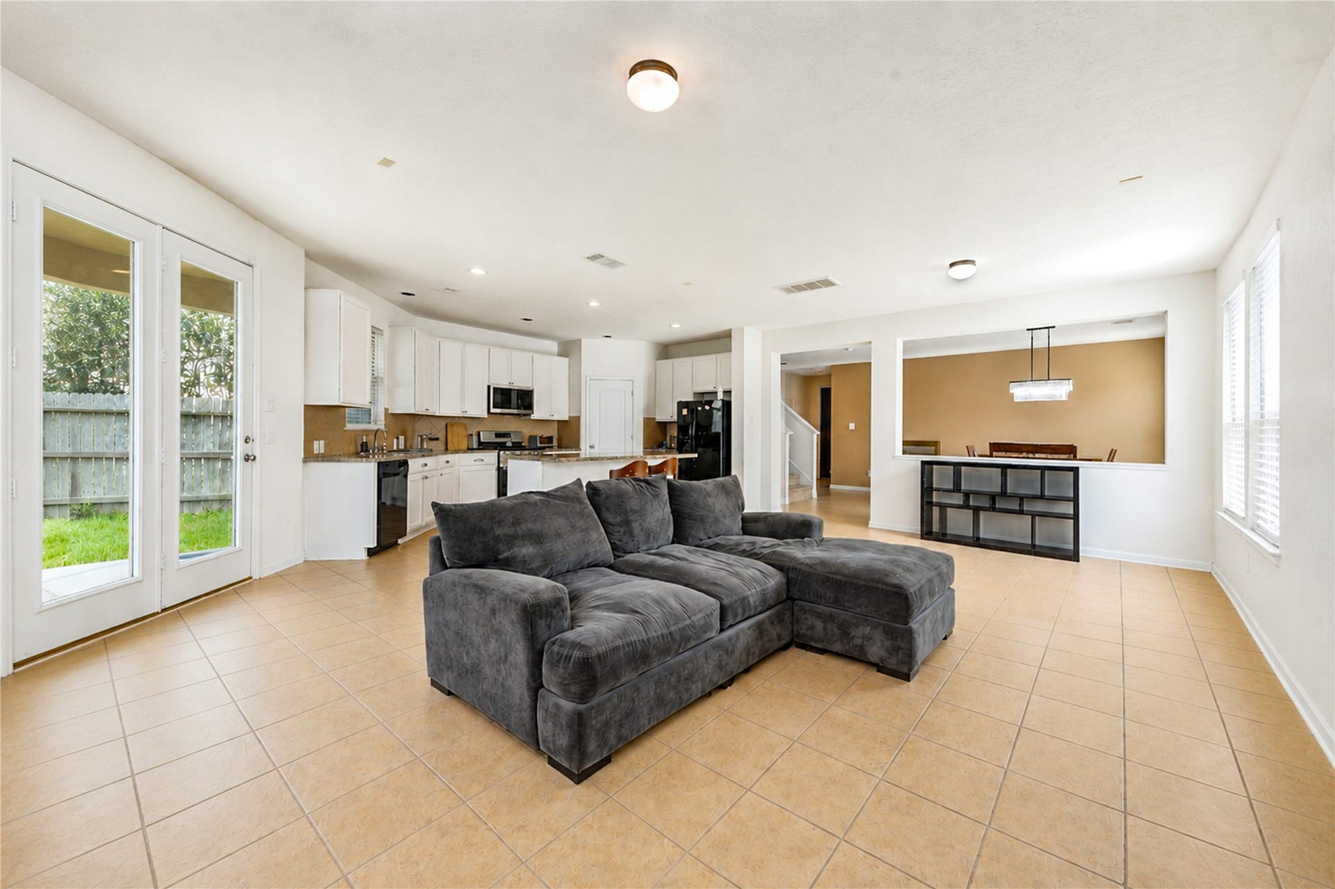 2615 Skyview Moon Drive, Houston, TX 77047 Living Room