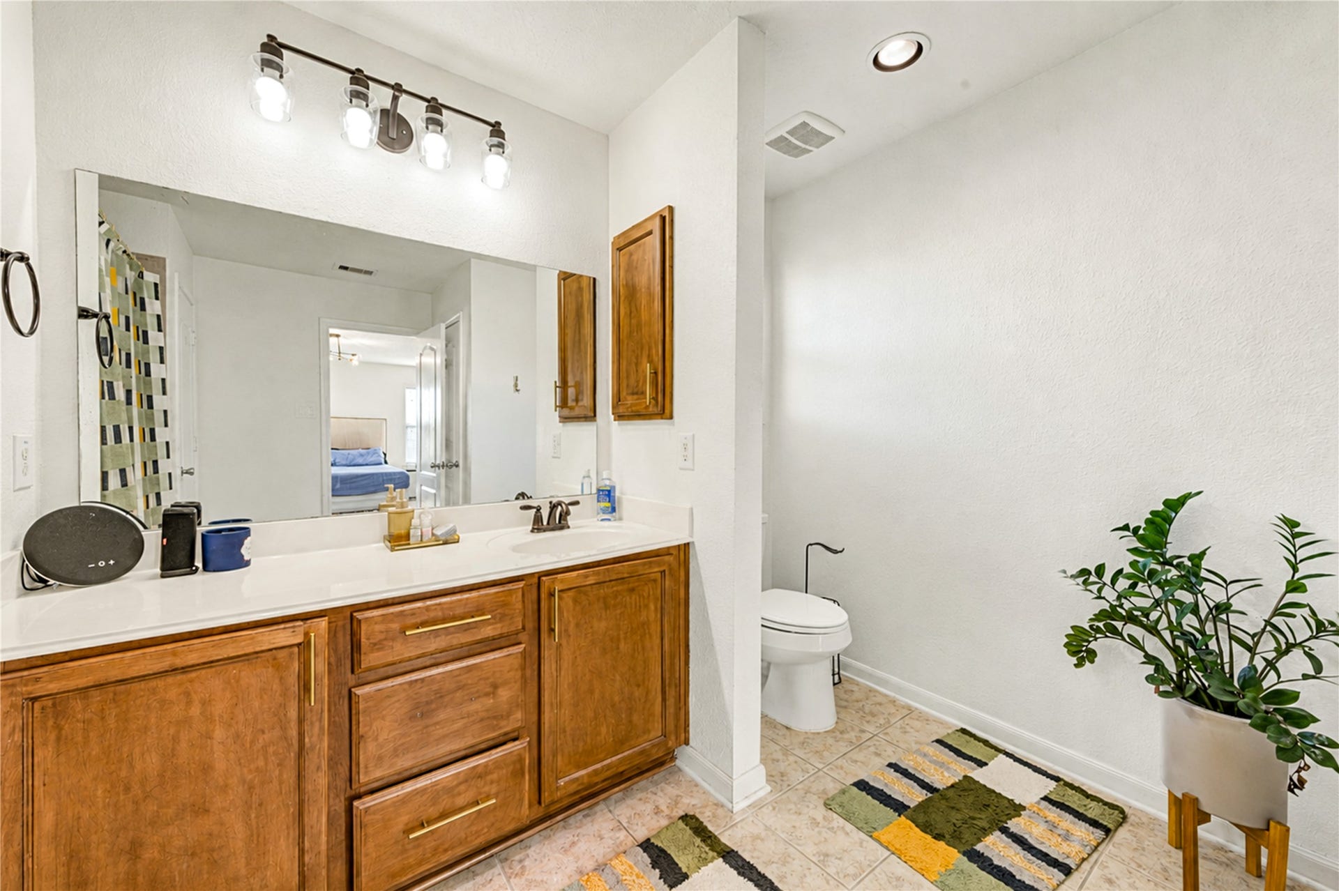 2615 Skyview Moon Drive, Houston, TX 77047 Master Bathroom