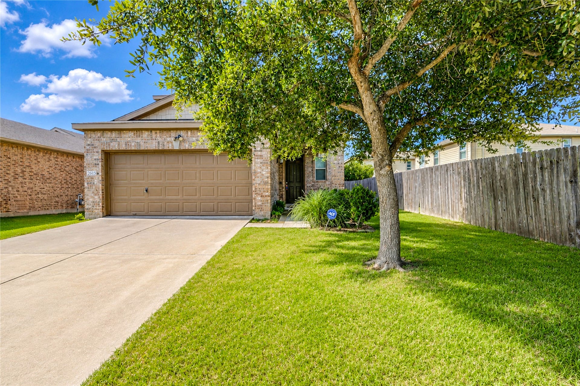2615 Skyview Moon Drive, Houston, TX 77047 Front of Home