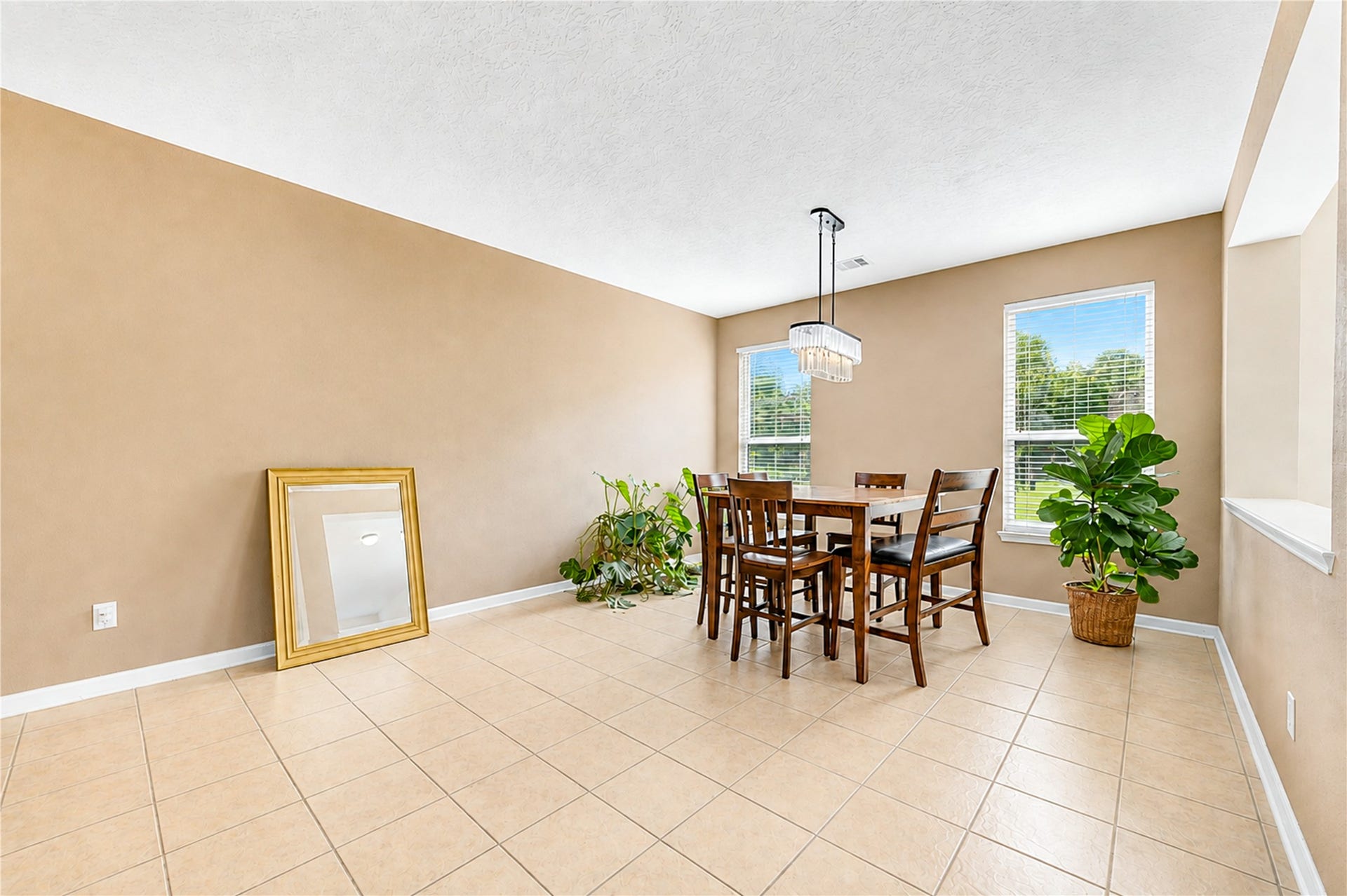 2615 Skyview Moon Drive, Houston, TX 77047 Formal Dining Room
