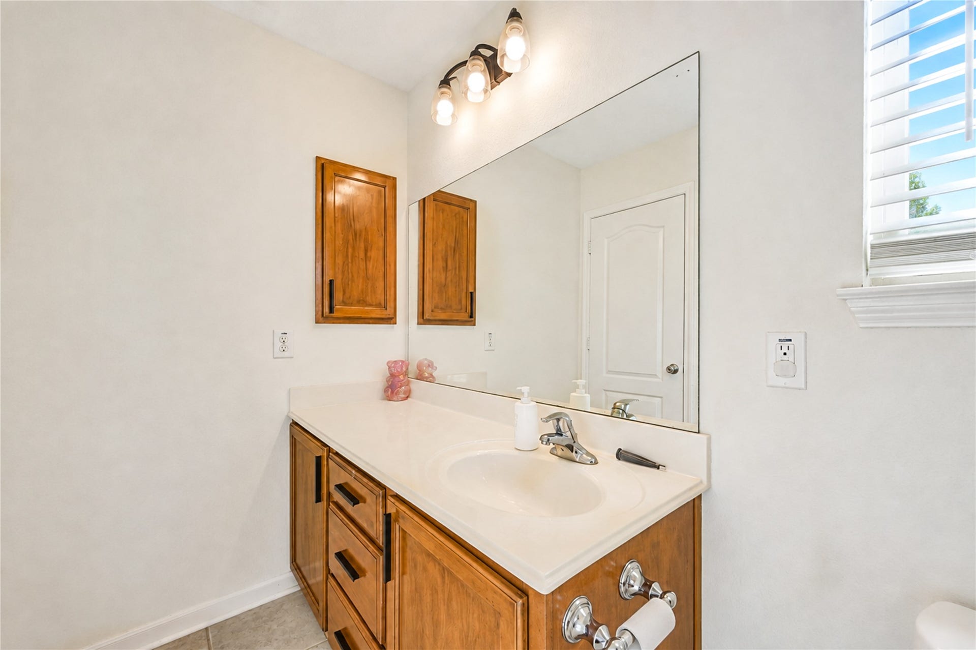 2615 Skyview Moon Drive, Houston, TX 77047 Bathroom 2