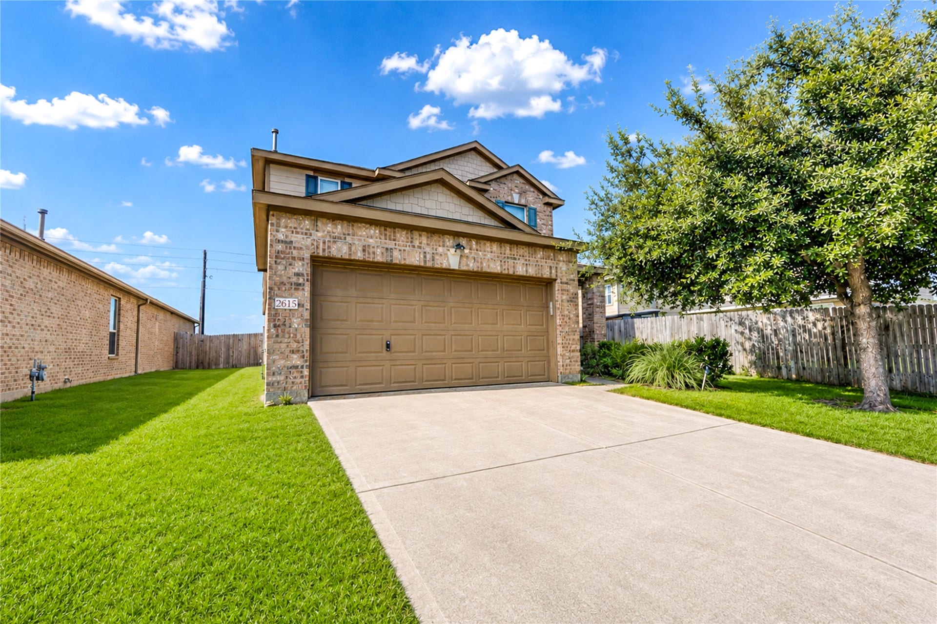 2615 Skyview Moon Drive, Houston, TX 77047 Front of Home