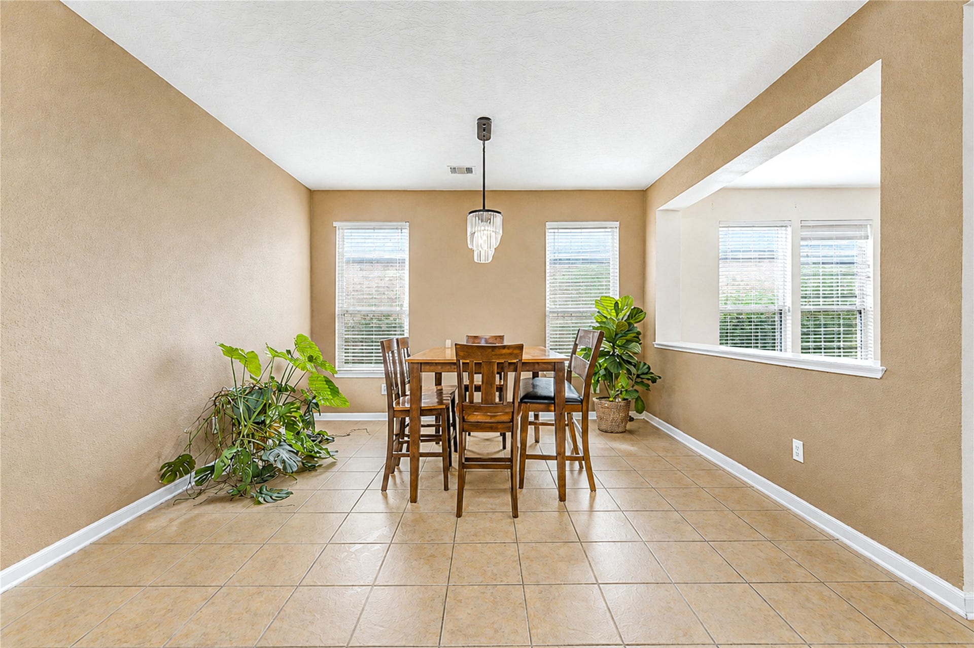 2615 Skyview Moon Drive, Houston, TX 77047 Formal Dining Room
