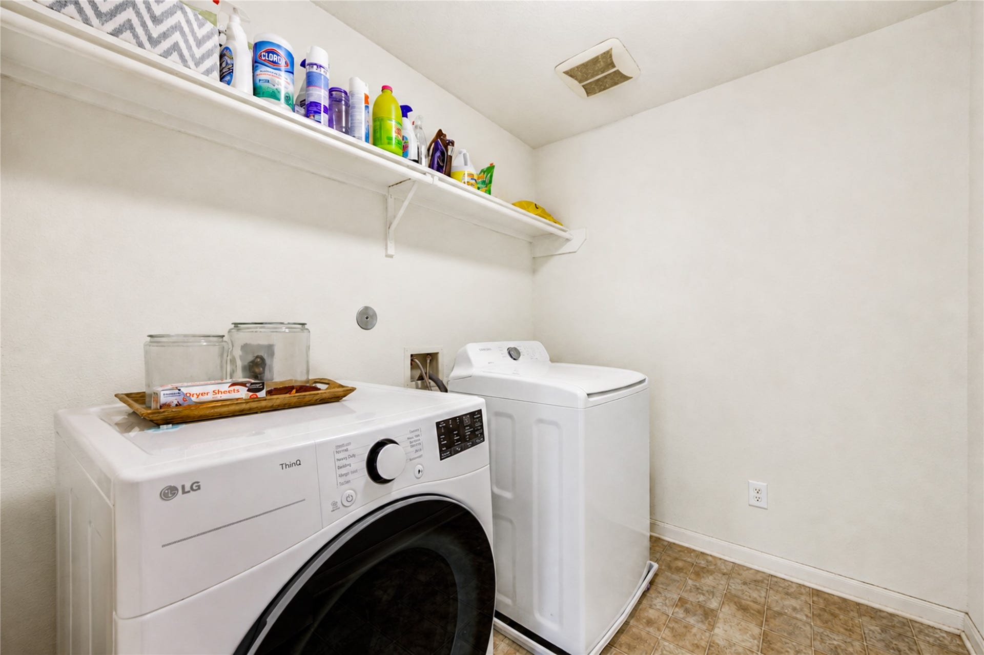 2615 Skyview Moon Drive, Houston, TX 77047 Wash Room