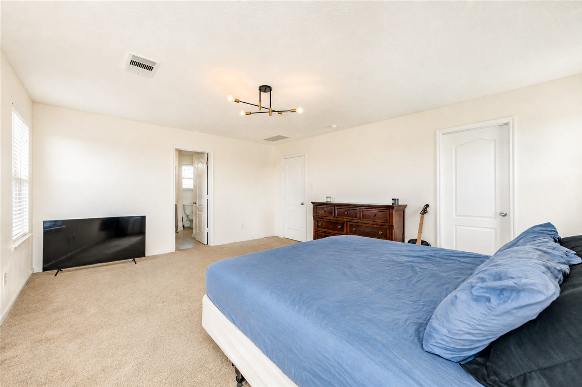 2615 Skyview Moon Drive, Houston, TX 77047 Master Bedroom