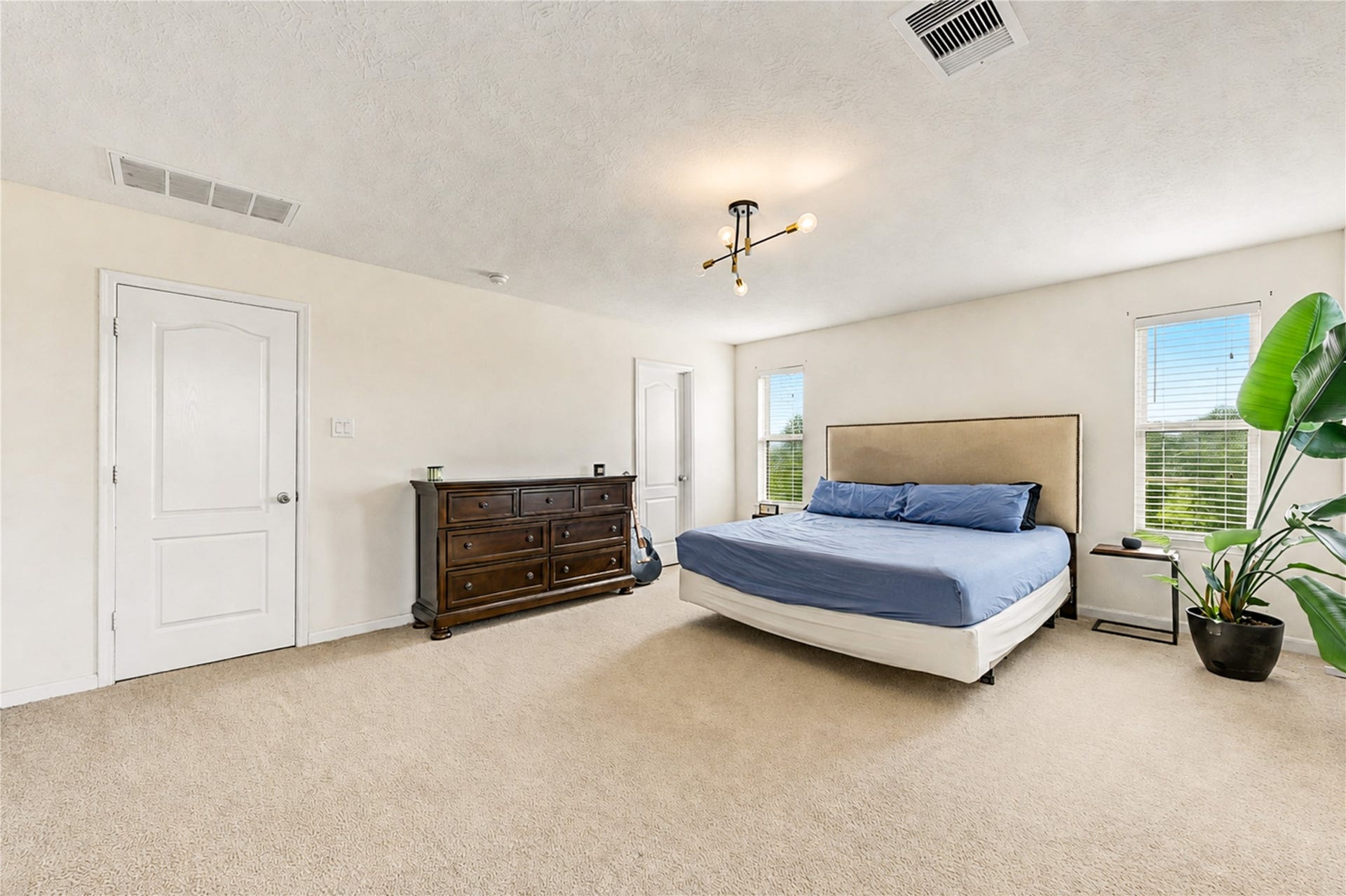 2615 Skyview Moon Drive, Houston, TX 77047 Master Bedroom