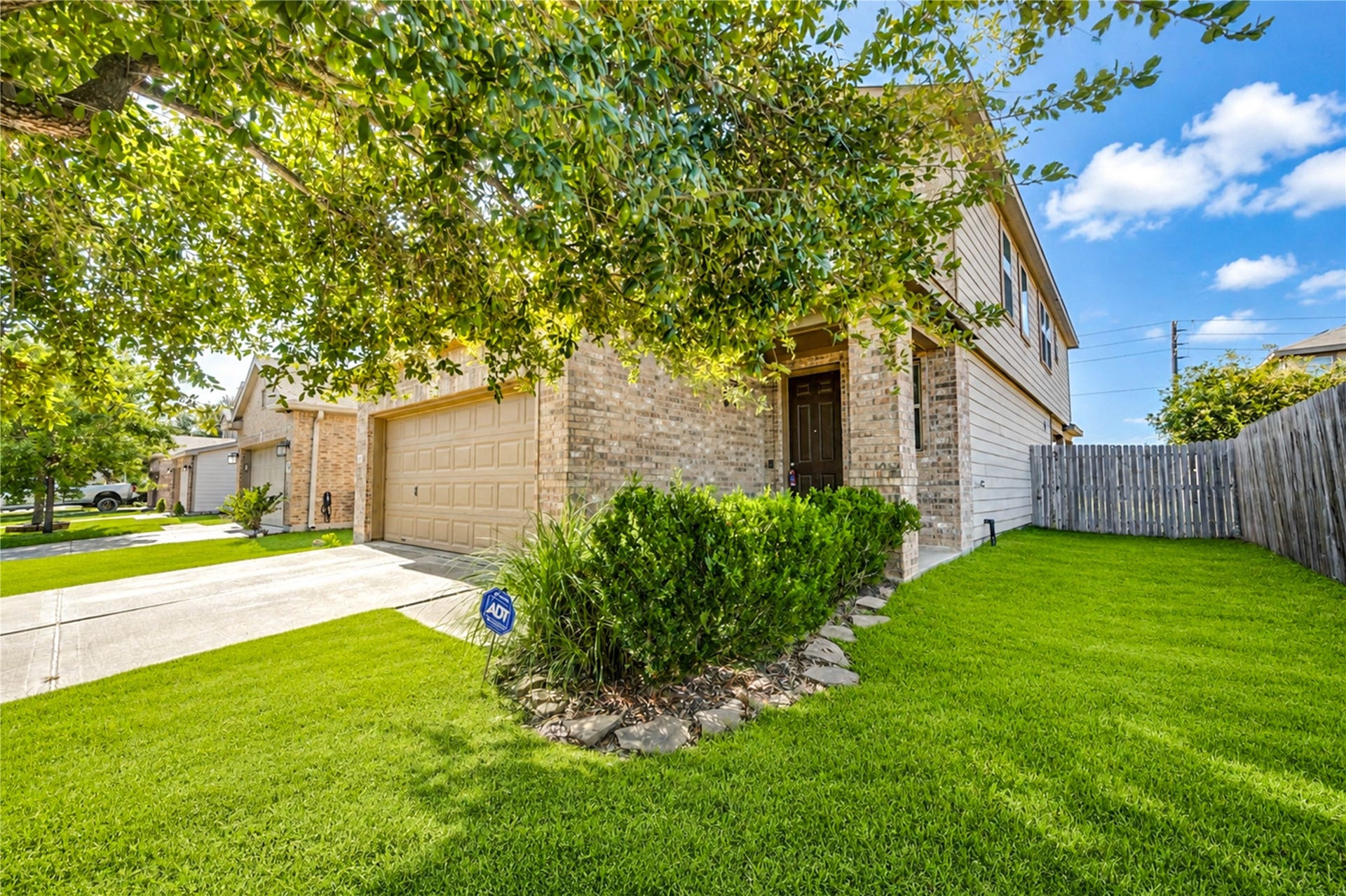 2615 Skyview Moon Drive, Houston, TX 77047 Front of Home