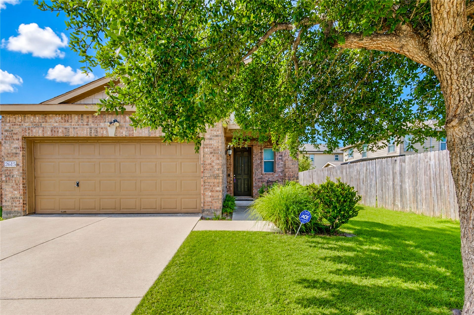 2615 Skyview Moon Drive, Houston, TX 77047 Front of Home