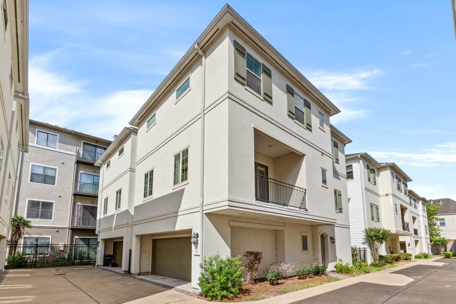 Property photo for 18 Hermann Park Court, Houston, TX