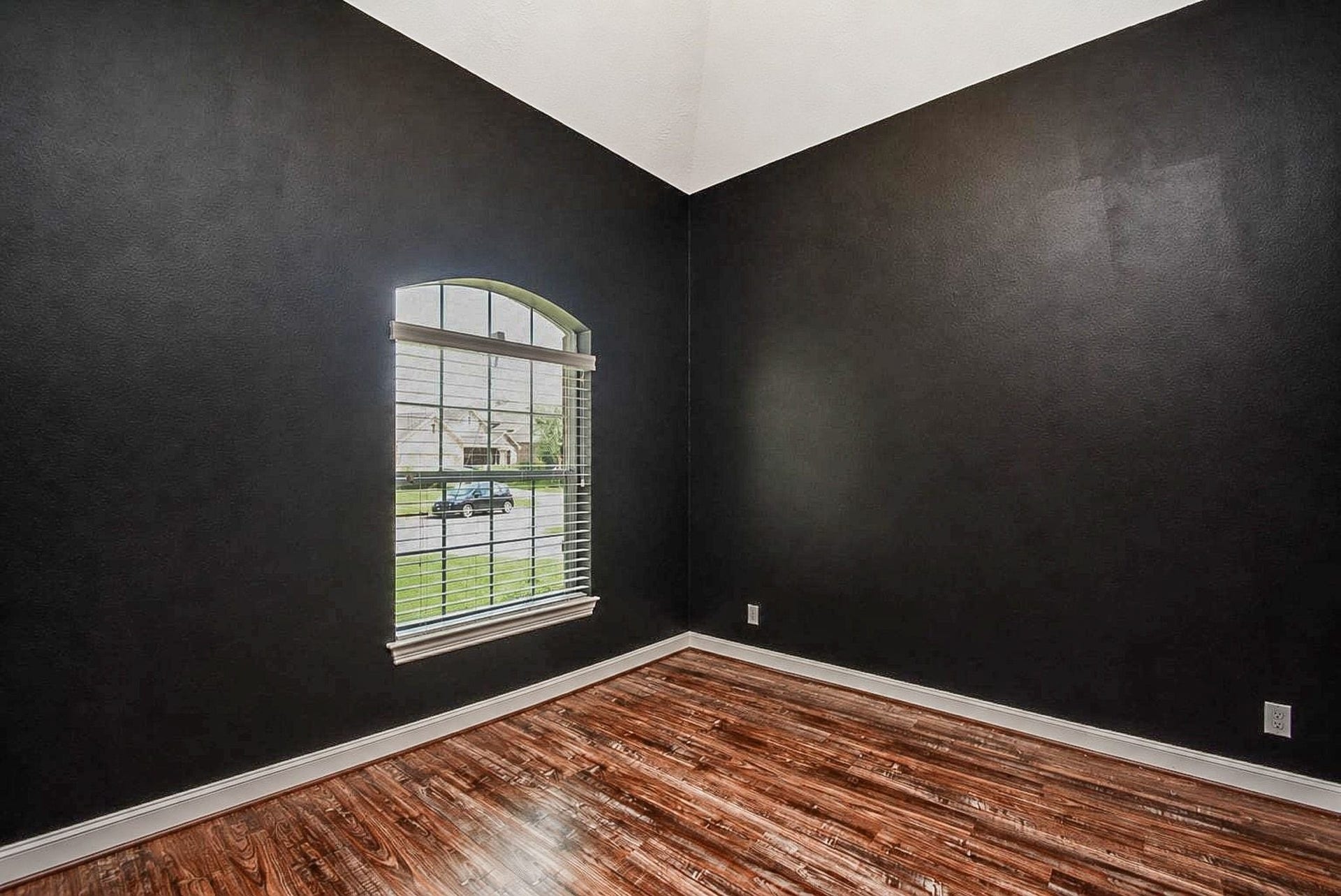 Flex room in front with high ceilings. Can be used for formal living, dining, or study.