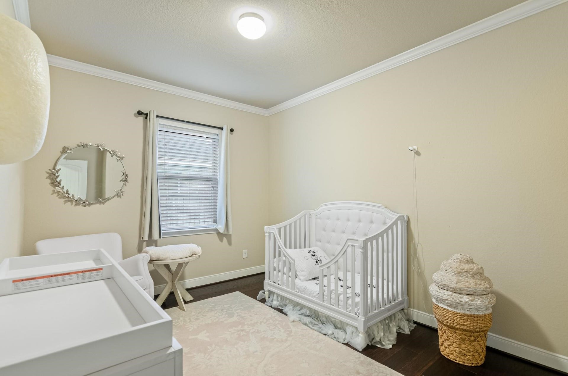 103 W Wading Pond Circle, Tomball, TX 77375 Another well-proportioned bedroom offering crown molding, warm flooring, and abundant daylight through large blinds. It provides excellent flexibility for family, guests, or a dedicated work-from-home office.