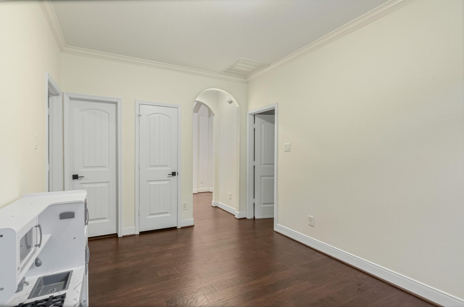 103 W Wading Pond Circle, Tomball, TX 77375 Outfitted with durable wood flooring, crisp crown molding, and a large daylight window, it serves as the ultimate dedicated playroom, home gym, private study, or media/game retreat.