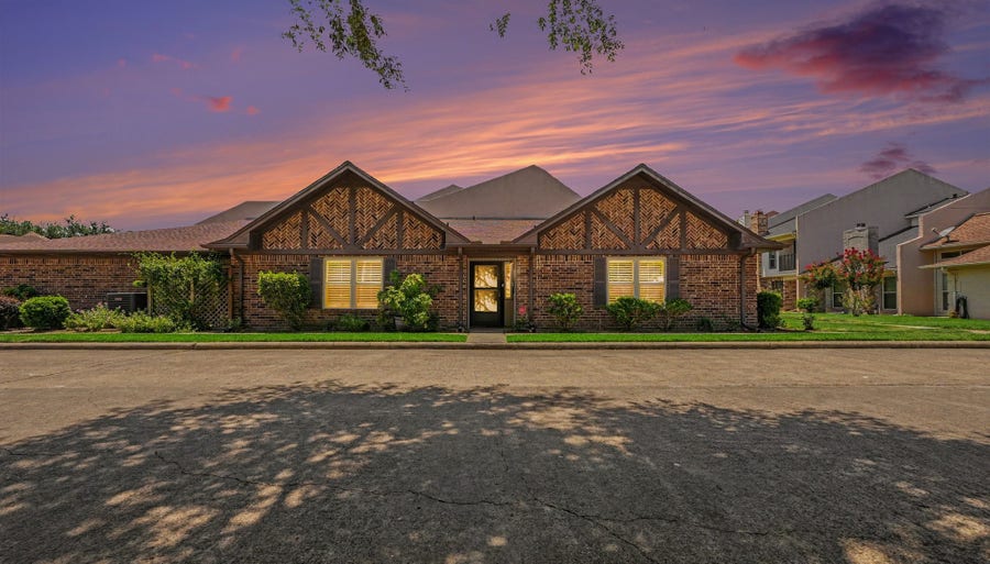 Property photo for 43 Wellington Park, Baytown, TX