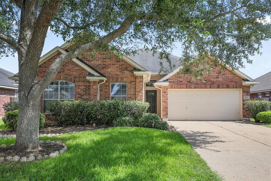 Property photo for 7611 Waterlilly Lane, Pearland, TX
