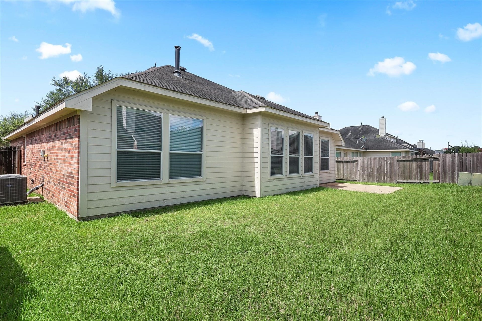 7611 Waterlilly Lane, Pearland, TX 77581