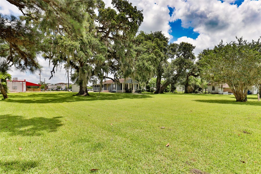 Property photo for 444 E Clay Street, West Columbia, TX