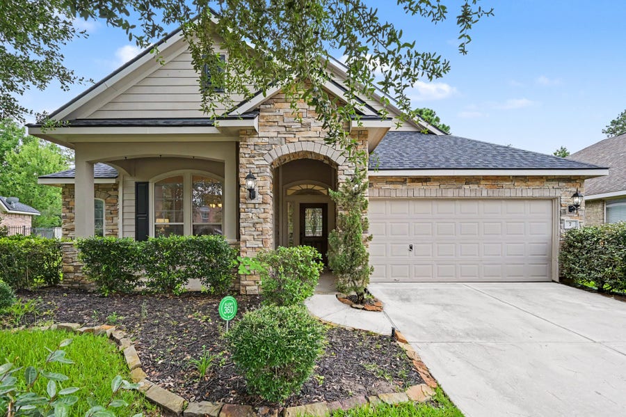 Property photo for 7 Fraiser Fir Place, Spring, TX