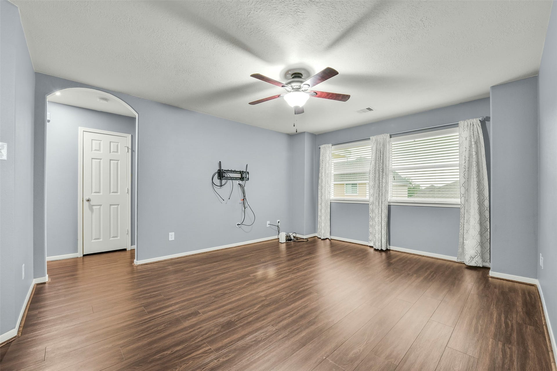 Upstairs game room/ sitting area
