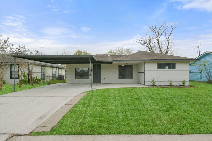 Property photo for 1913 Scarborough Lane, Pasadena, TX
