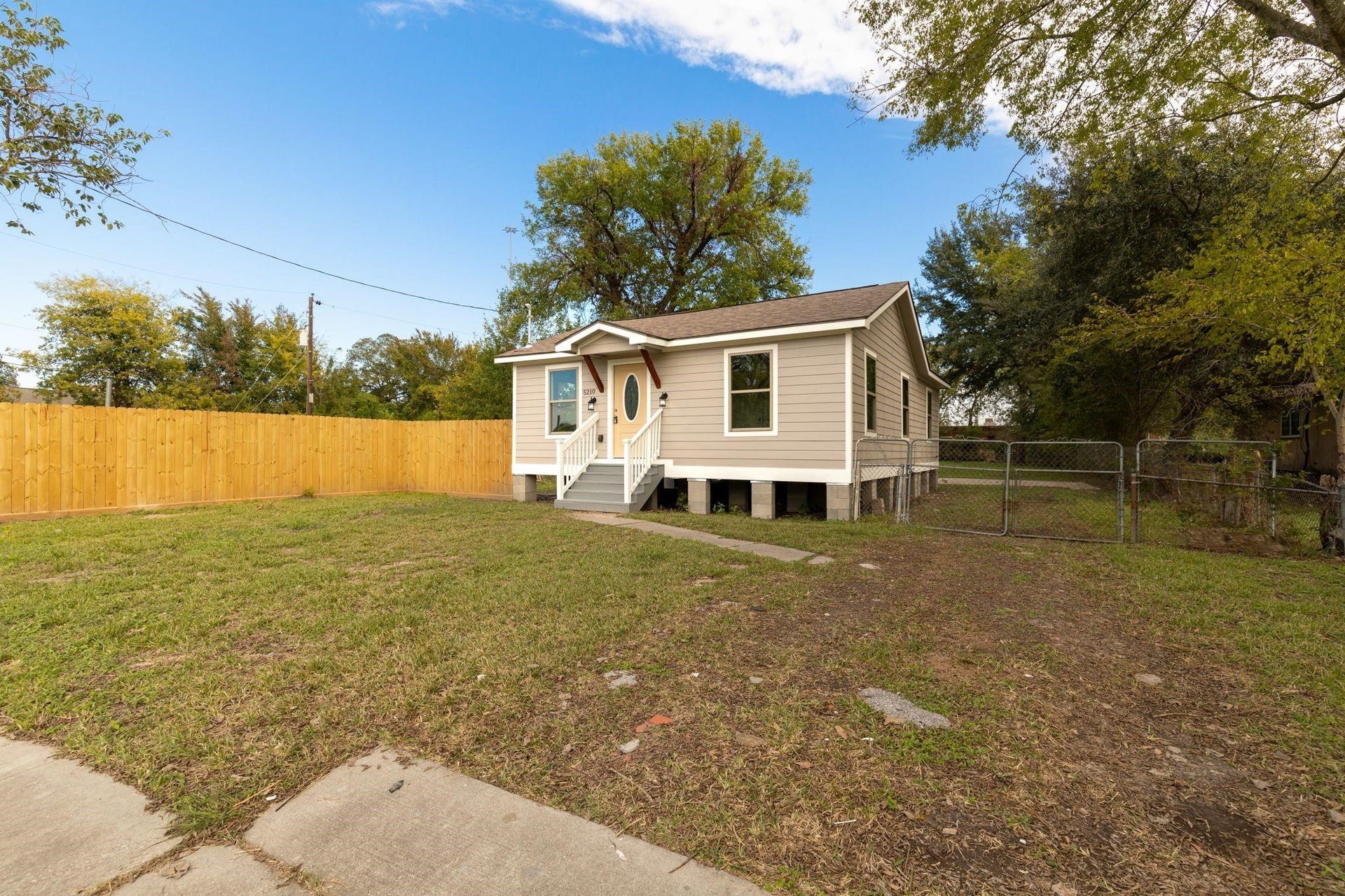 5210 Pickfair Street, Houston, TX 77026 5210 Pickfair Street, Houston, TX 77026
