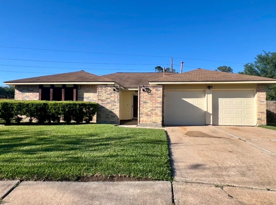 Property photo for 17010 Sunview Court, Houston, TX